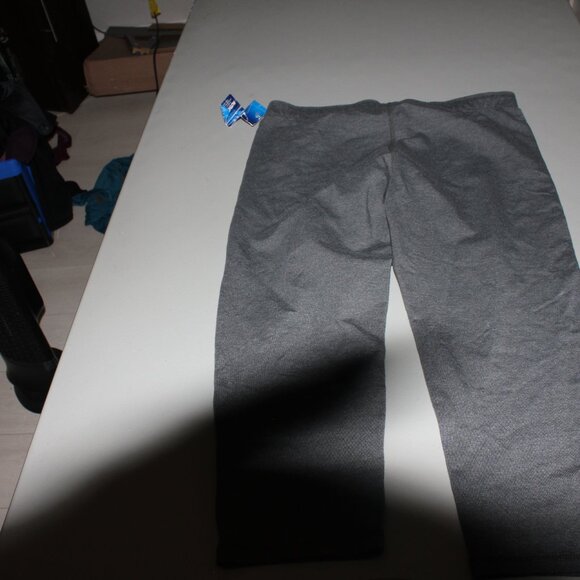 Grey Champion Athletic Capris Size XL New - Picture 3 of 4